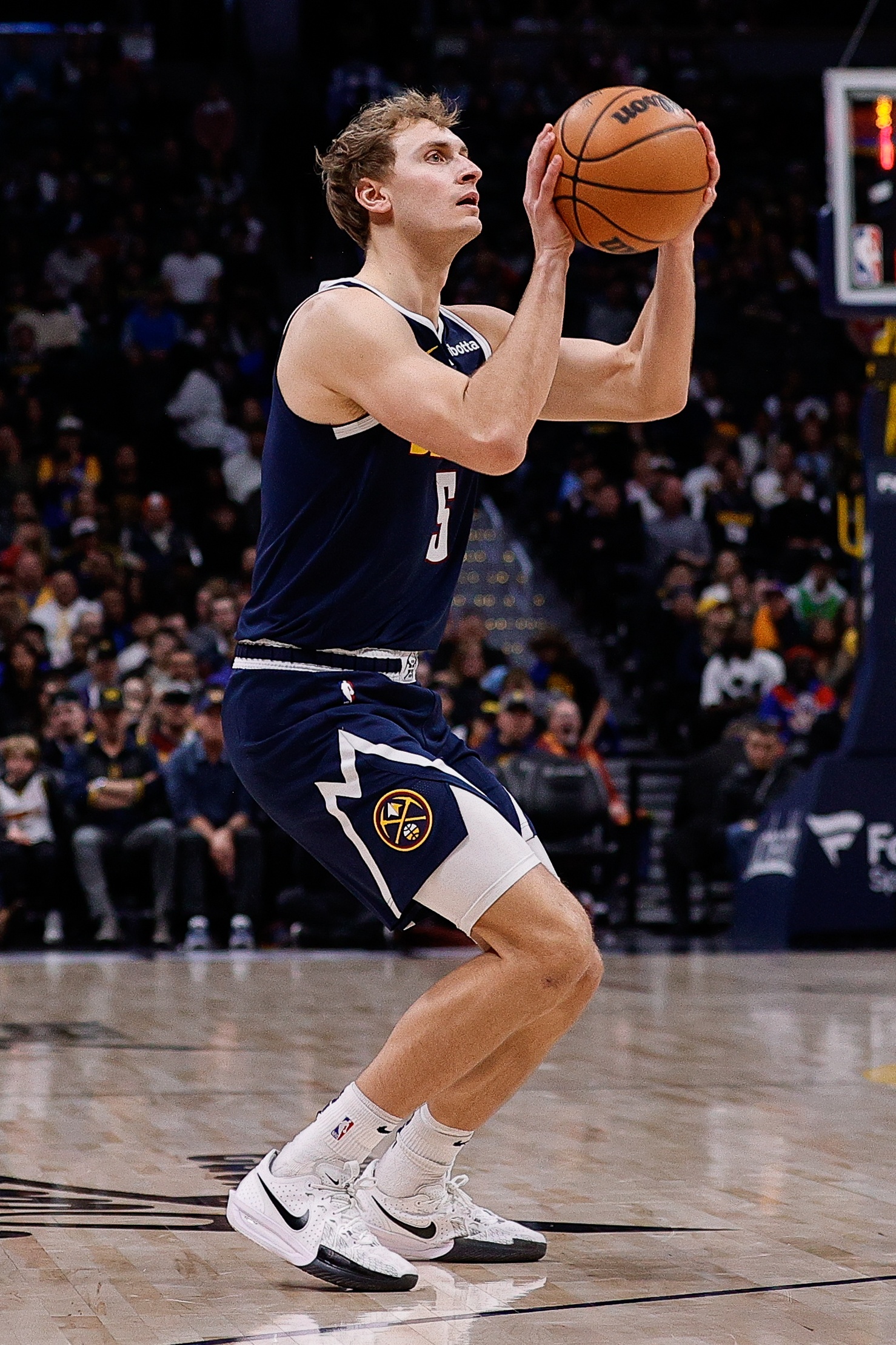 Shams：掘金将泰森与32年次轮签送至篮网 换回今年的次轮签