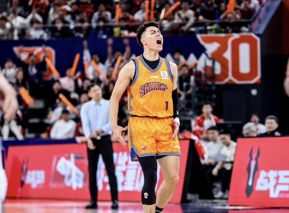 李添荣:恢复期间无法登场很难熬,比赛中一直怒吼嗓子都哑了