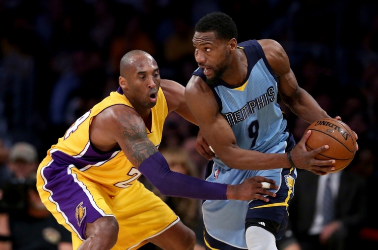 江南体育平台江南体育app-肯扬·马丁谈历史前5防守者：手套、科比、阿伦、自己、魔兽